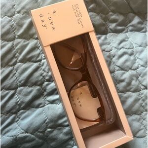 Blue light filtering glasses